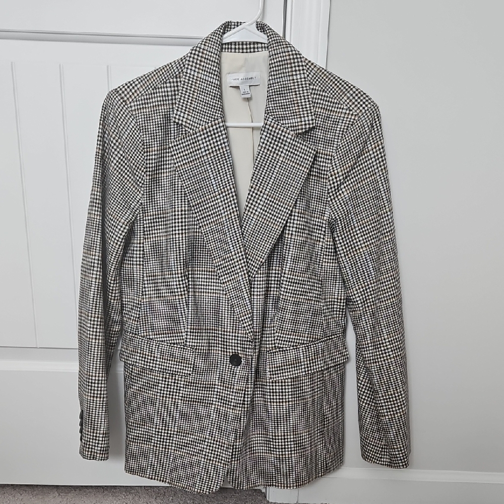 Chic Tan And Cream Plaid Blazer